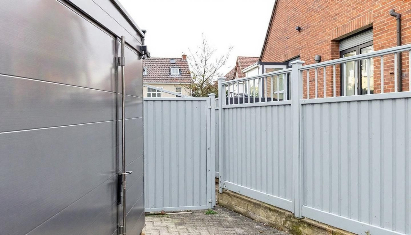 Comment choisir entre clôture en aluminium ou en PVC ?